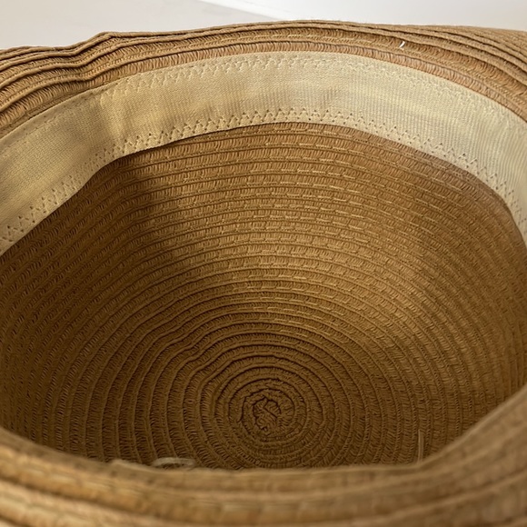 A Packable Beach Hat inside circumference 23 inches estimate. Pull ribbon adj. - Picture 6 of 11